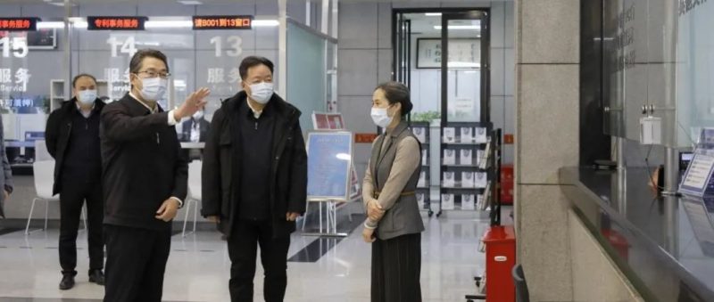 局领导春节前看望慰问干部职工_知识产权零距离网(IP0.cn)